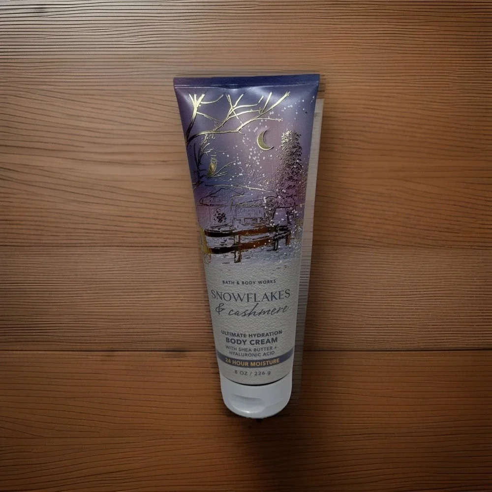 Bath & Body Works Snowflakes & Cashmere Ultimate Hydration Body Cream 8 oz New